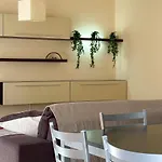 Modern Isola Apartment - Metro & Self-Checkin